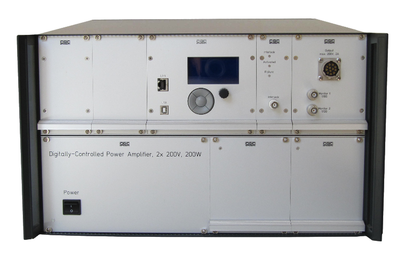 Double high-voltage power amplifier for driving piezoelectric actuators